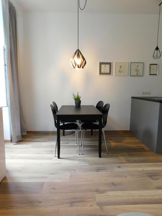 Max, Ruhige Sonnige Wohnung In Praternahe Vienna Esterno foto