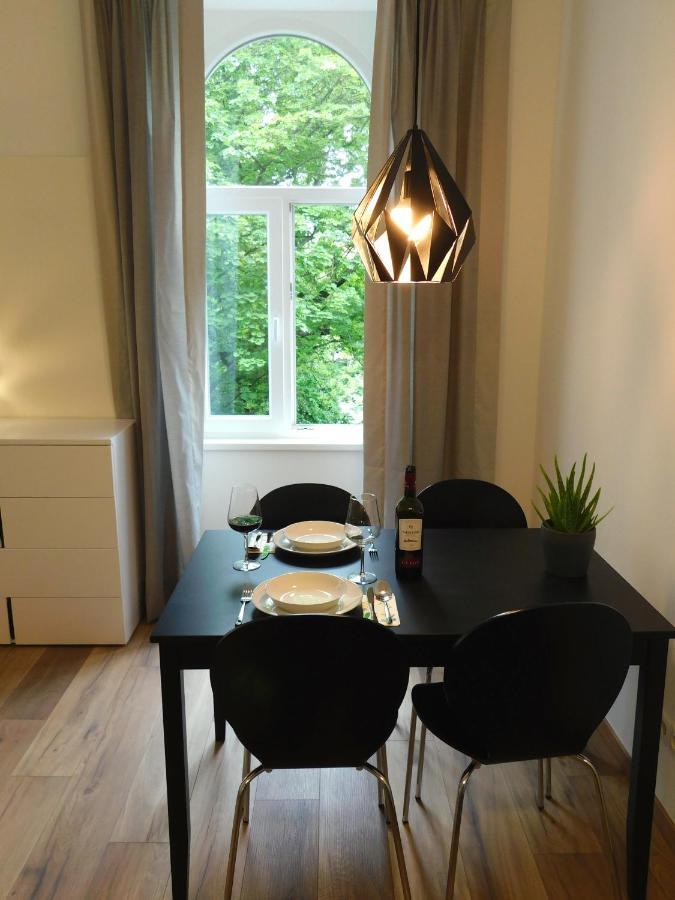 Max, Ruhige Sonnige Wohnung In Praternahe Vienna Esterno foto